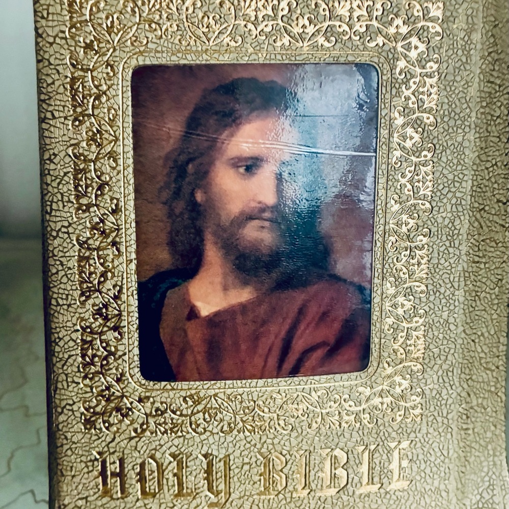 1957 Vintage Bible Good Savior Addition Beautifully Illustrated Tooled Leather